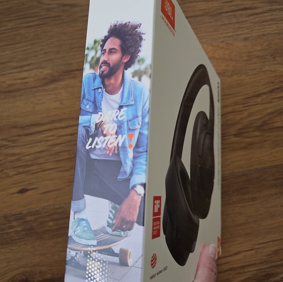 JBL Tune 720 bt pure brass wireless hand free calls bluetooth ear headph… - Picture 8 of 10